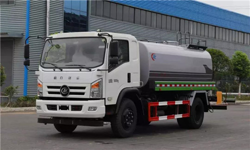 程力智造的程力威牌底盤及整車，其中的一體化抑塵車和園林綠化噴灑高壓消防多功能水車特別受到市場青睞。