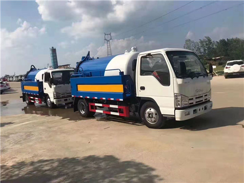 慶鈴五十鈴清洗吸污車出口到菲律賓，污水箱4.2方，水箱2方