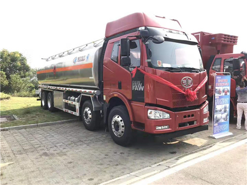 解放J6M前四后八31.5方鋁合金運油車危化車型安全達標下發(fā)，訂車立減6000元