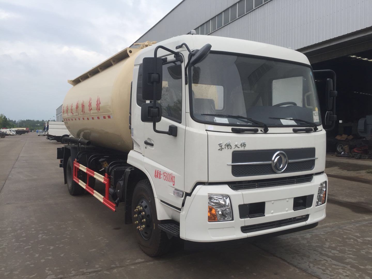 粉料物料運(yùn)輸車（粉罐車）司機(jī)看過(guò)來(lái) 你真的會(huì)保養(yǎng)操作嗎？