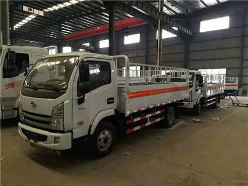 4臺上駿X100氣瓶運輸車馬上發(fā)車