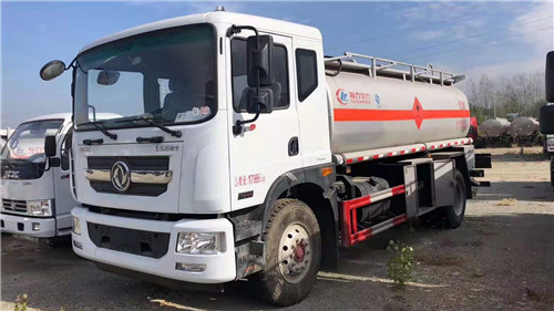 老國標剩下兩臺東風多利卡D9加油車危險品底盤，安全達標已下發(fā)，買到就是賺到，歡迎搶購