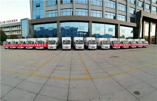 國六躍進汽油危險品廂式運輸車，首批交付儀式順利進行