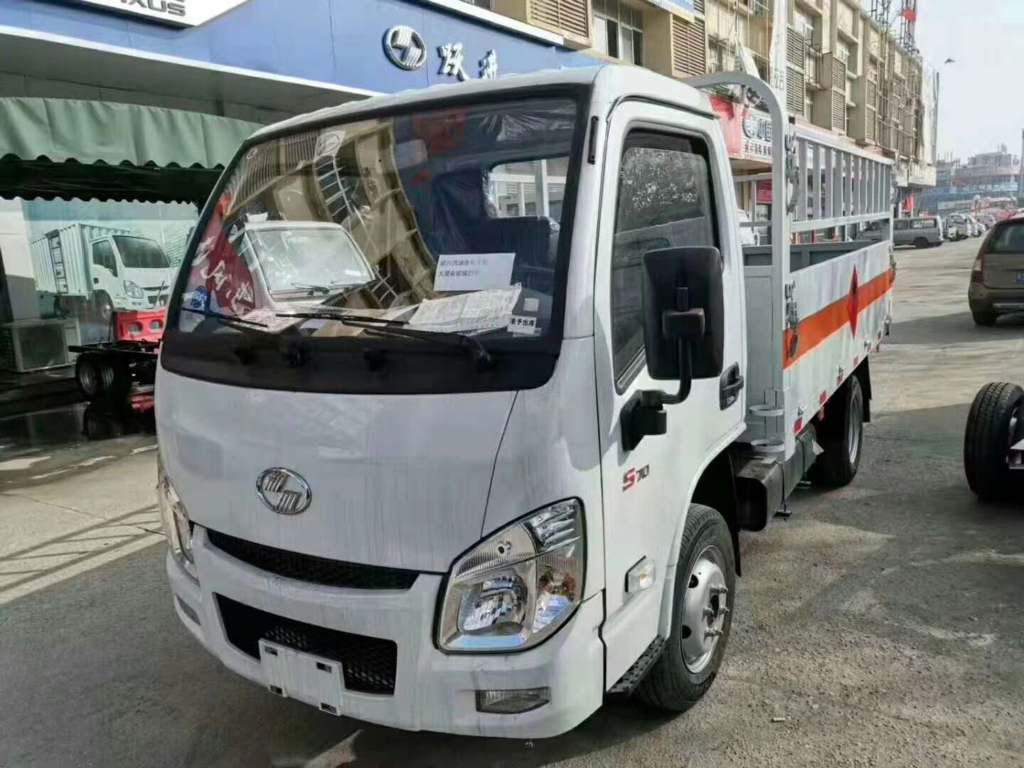 特大好消息 上汽躍進(jìn)國(guó)六氣瓶運(yùn)輸車(chē)北京環(huán)保已下發(fā)，可在北京上牌，暢行無(wú)阻！