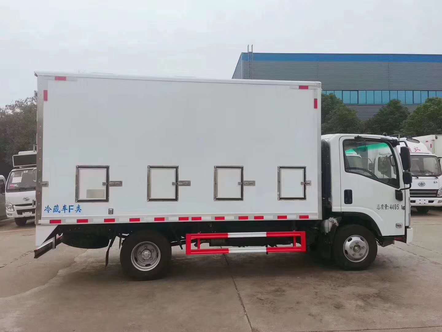 慶鈴五十鈴國六KV100雞苗運輸車，三人座寬體駕駛室