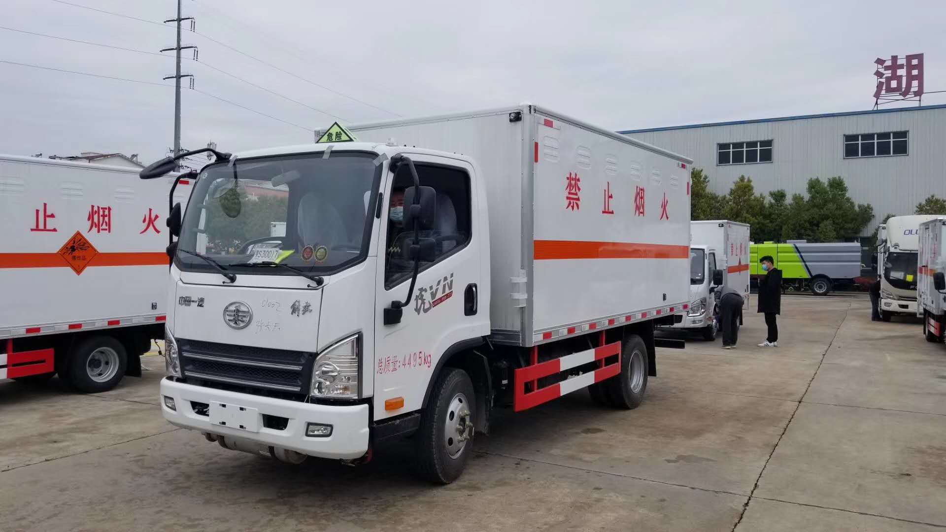 解放虎VN藍(lán)牌危險(xiǎn)品廂式運(yùn)輸車，解放卡車，掙錢機(jī)器