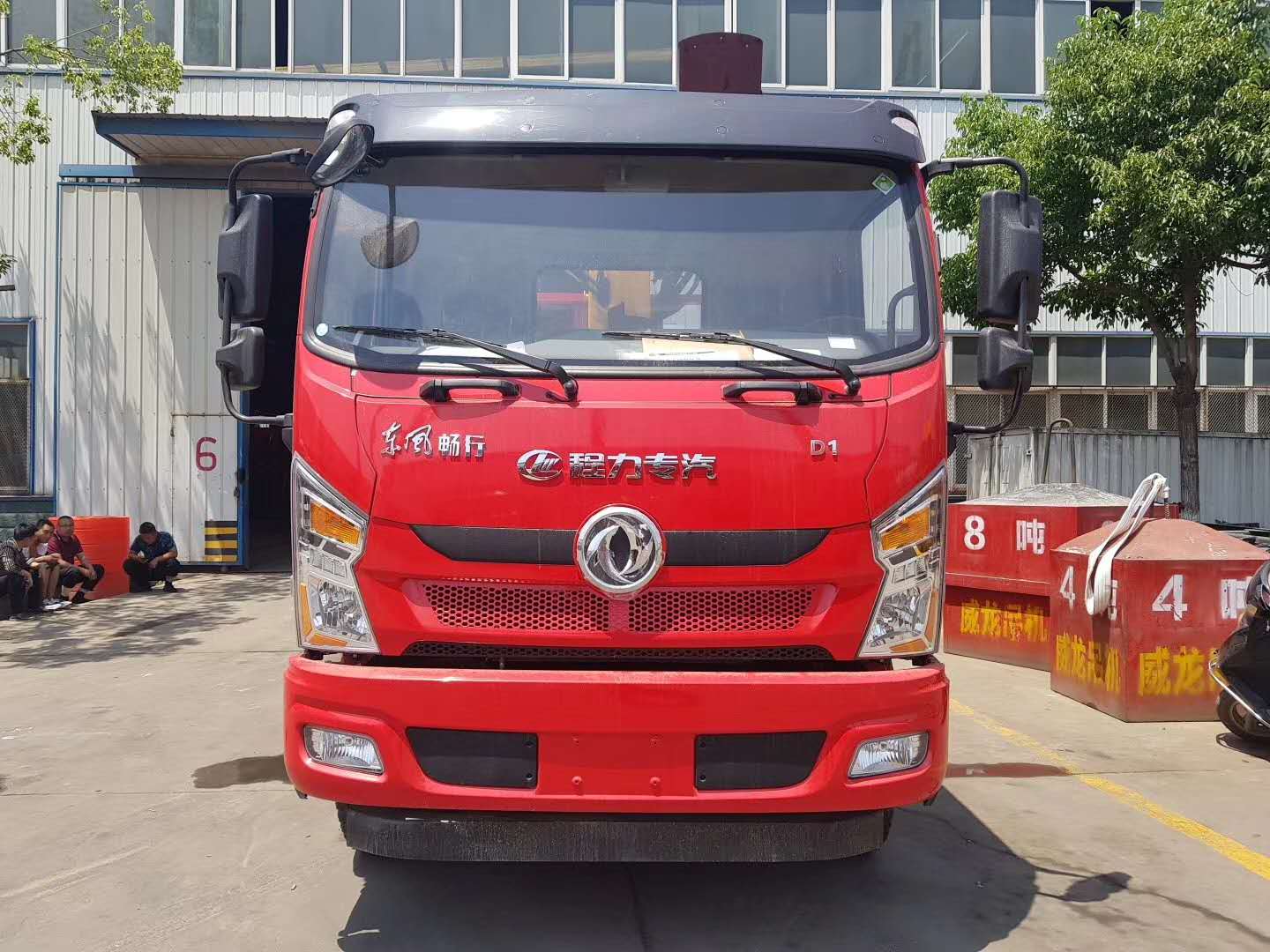東風(fēng)暢行D1隨車吊匹配玉柴160馬力，徐工6.3噸4節(jié)上操作吊機(jī)，5.1米貨廂