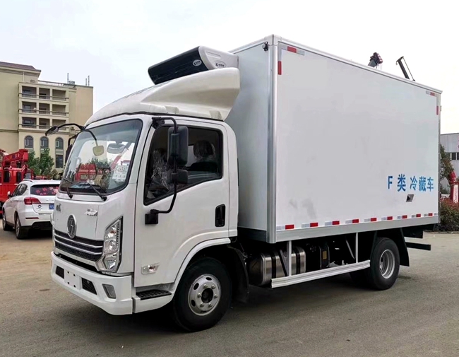 陜汽德龍K3000冷藏車，匹配濰柴130馬力，廂體3.7米，4.1米