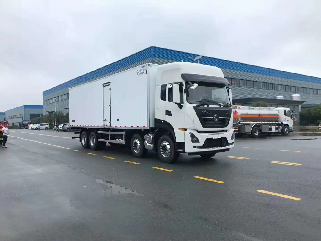 國六東風天龍KL前四后八冷藏車新品上市。
