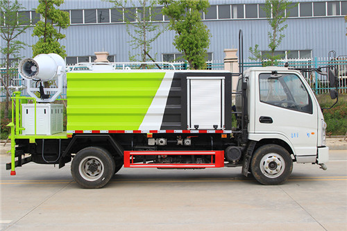 國(guó)六凱馬多功能抑塵車(chē)