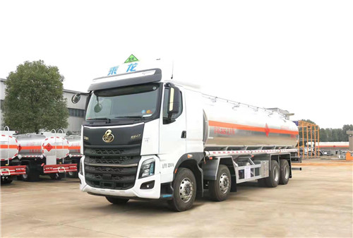顏值擔當，實力悍將東風柳汽8*4運油車（國六）全國熱銷