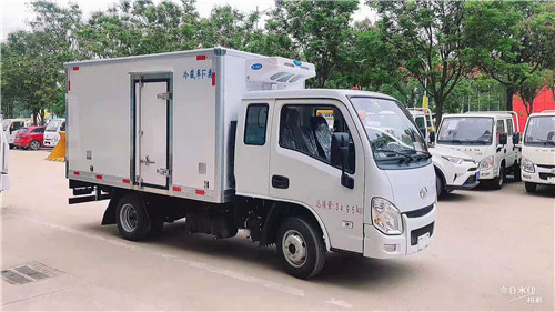 躍進(jìn)小福星S70排半冷藏車大空間儲物，午休不用愁