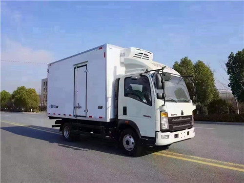 重汽豪沃國六“小金?！崩洳剀?，現(xiàn)車一臺(tái)，隨提隨走