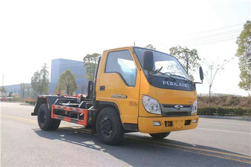 市場上一款雙層大梁的藍牌鉤臂垃圾車，純工程自卸車底盤，載重無敵