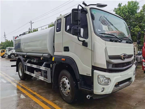 福田領(lǐng)航3950短軸距245大動(dòng)6缸機(jī)14-15噸灑水車來了