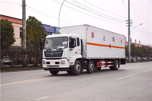國(guó)六天錦小三軸易燃液體、氣體、雜項(xiàng)廂式運(yùn)輸車