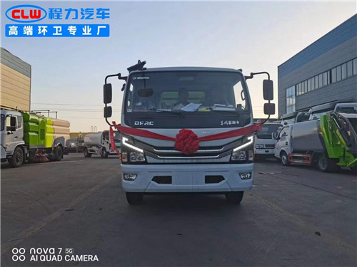 國(guó)六東風(fēng)大多利卡掃路車，水箱2.5m3 垃圾箱5m3