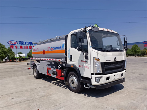 國(guó)六重汽豪沃8.5方運(yùn)油車廠家直銷，價(jià)格優(yōu)惠