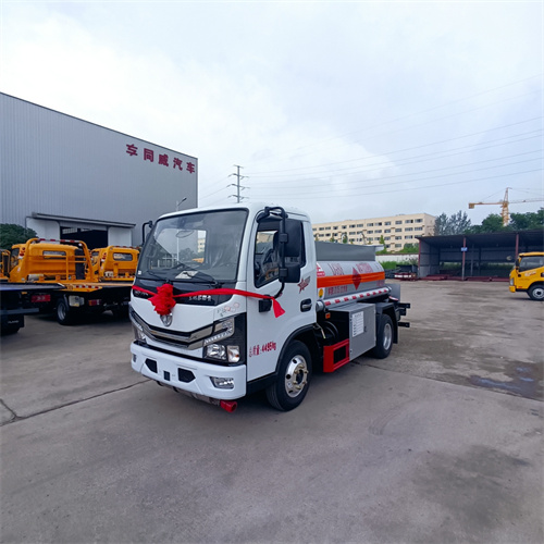東風(fēng)多利卡D5汽柴油加油車，最小的加油車，全國(guó)包上牌
