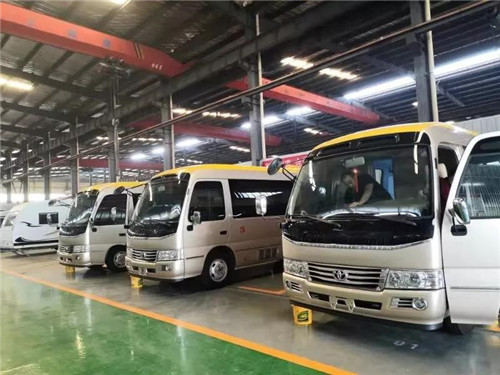  程力集團(tuán)中標(biāo)后，旅居車專業(yè)廠承接了此生產(chǎn)任務(wù)，抽調(diào)專業(yè)的生產(chǎn)力量，前期先定制改裝了一臺樣車以供采購方考察驗(yàn)收。