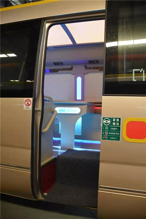 程力豐田高端商務(wù)禮賓車，用于轉(zhuǎn)運(yùn)來武漢參加軍運(yùn)會的國賓內(nèi)飾圖片