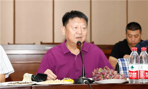 董事長程道國講道，希望大家珍惜我們國家來之不易的和平建設(shè)最幸福的時(shí)代，一定要奮發(fā)有為，戒驕戒躁砥礪前行，為程力公司的未來和舟共濟(jì)共創(chuàng)美好。