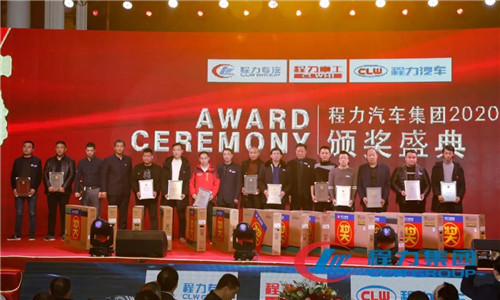 新的一年里，程力主要建設(shè)內(nèi)容和規(guī)模為：程力專(zhuān)汽，進(jìn)一步壯大和美化，更高質(zhì)量發(fā)展；程力汽車(chē)，將完成四期應(yīng)急產(chǎn)業(yè)基地項(xiàng)目建設(shè)，并實(shí)現(xiàn)全面投產(chǎn)；程力重工，建成600畝工業(yè)園（也就是在現(xiàn)有地后面所有地），全面投產(chǎn)。產(chǎn)品及產(chǎn)量：在“四五”規(guī)劃末，每個(gè)子公司對(duì)標(biāo)一個(gè)市內(nèi)企業(yè)要超過(guò)對(duì)標(biāo)企業(yè)的產(chǎn)量和質(zhì)量，所有子公司均要達(dá)到國(guó)內(nèi)綜合產(chǎn)量最高的目標(biāo)。
