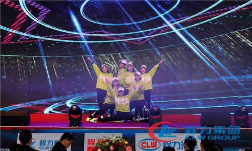 會(huì)上，對(duì)各版塊先進(jìn)集體、個(gè)人，先進(jìn)黨支部進(jìn)行了表彰；在豐富的抽獎(jiǎng)、表演環(huán)節(jié)中，穿插了有員工自我匾牌演出的精彩節(jié)目，受到直播觀眾的熱評(píng)點(diǎn)贊，會(huì)議在熱烈祥和史詩(shī)般的典禮中圓滿(mǎn)結(jié)束，落下帷幕。