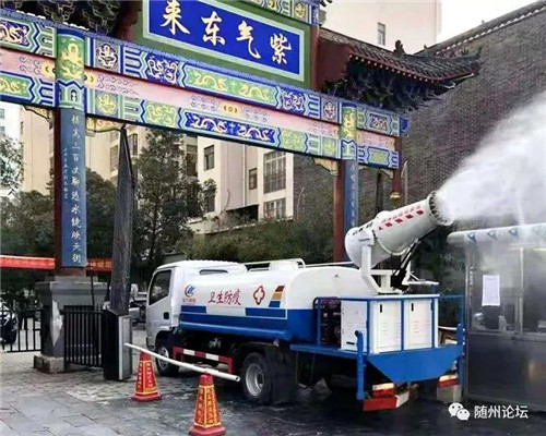 隨著疫情蔓延，隨州醫(yī)用物資告急，如何在危難之時(shí)大有作為？程阿羅放棄與家人團(tuán)聚的機(jī)會(huì)，返回公司，于大年初一歷經(jīng)艱辛輾轉(zhuǎn)回到隨州，組織捐款100萬元購買防疫專用物資，支援一線醫(yī)務(wù)人員，成為隨州防疫捐款第一人。 程阿羅的善舉，激起了社會(huì)大力支持。2月22日，遼寧沈撫新區(qū)一通用空氣遼寧有限公司專程向程力公司專項(xiàng)供應(yīng)70臺(tái)負(fù)壓設(shè)備，捐贈(zèng)消毒液4噸及方便面、火腿腸等物資，支持程阿羅抗擊疫情。