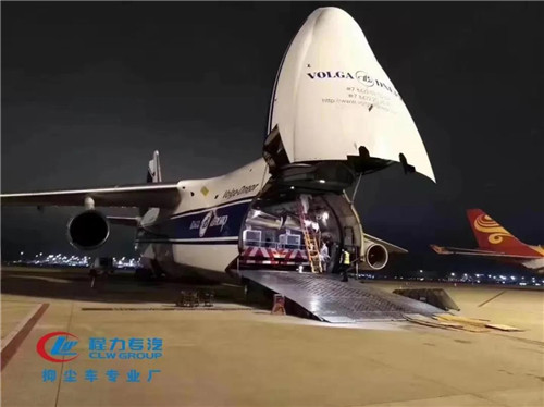 程力汽車集團(tuán)作為中國最大的專用車生產(chǎn)之都的龍頭企業(yè)，在專業(yè)技術(shù)和工藝質(zhì)量上一直處于行業(yè)領(lǐng)先地位。在得知程力汽車集團(tuán)抑塵車專業(yè)廠生產(chǎn)的霧炮車在此次疫情中發(fā)揮的重要作用后，阿聯(lián)酋果斷的從中國程力集團(tuán)采購一批抑塵車用于防疫消毒，在接到定單后，程力抑塵車專業(yè)廠日夜不息，八天完成阿聯(lián)酋45臺東風(fēng)天錦100米抑塵車出口交付。再次向世界展現(xiàn)程力汽車集團(tuán)堅實的專用車制造能力。