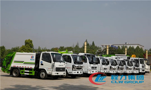  程力吊裝壓縮垃圾車專業(yè)廠，以科技創(chuàng)新為先導(dǎo)，吊裝壓縮垃圾車系列產(chǎn)品一舉成為網(wǎng)紅產(chǎn)品。