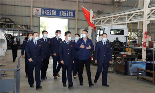 稅務(wù)局領(lǐng)導(dǎo)參觀了程力汽車集團工業(yè)園的自動化生產(chǎn)流水車間后，對其給予了高度評價；在目前疫情環(huán)境嚴峻的大環(huán)境下，程力汽車集團所展現(xiàn)出的雄厚實力是對隨州市經(jīng)濟復(fù)蘇穩(wěn)步發(fā)展的重要保障，是穩(wěn)固全市稅收工作的重要基石。