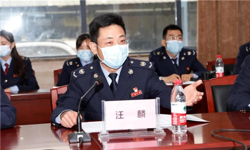 在座談中，隨州市稅務(wù)局第一稽查局汪局長表示，希望程力汽車集團牢牢把握好這次國家大力扶持優(yōu)秀民營企業(yè)的政策機遇，切合自身實際情況，找準發(fā)展點擴大自身優(yōu)勢，爭取能夠順利完成年度70億生產(chǎn)總值的目標(biāo)任務(wù)，實現(xiàn)公司的穩(wěn)步快速發(fā)展。