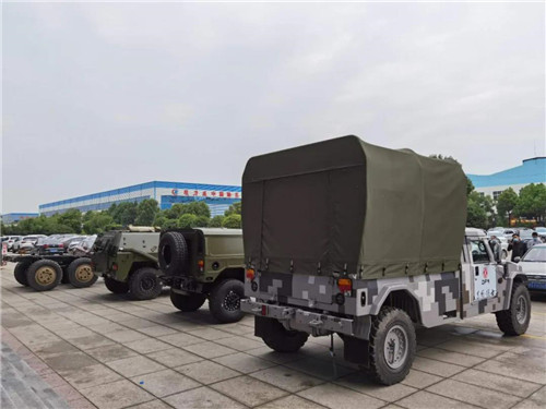 本次東風越野車有限公司攜手程力專汽，雙方將在應急消防、醫(yī)療救護、通訊指揮、房車、公安安保、海外市場、礦山油田、電力搶險等多個領域，聯(lián)合出擊搶占專用車細分市場，力爭開發(fā)更多潛在客戶，廣泛推進特種民用車的市場化進程。