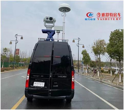 福特新世代通信指揮車正是利用先進(jìn)的大功率廣播指揮系統(tǒng)、現(xiàn)代無線通信技術(shù)、計算機(jī)技術(shù)、圖像采集技術(shù)、無線圖像傳輸技術(shù)、強(qiáng)光照明技術(shù)等，實(shí)現(xiàn)單兵－指揮車－指揮中心的通信聯(lián)絡(luò)、指揮調(diào)度等功能，是公安、消防、武警及人防等部門針對大型混亂現(xiàn)場的群眾疏散、搶險救援的綜合移動平臺，是現(xiàn)代通信技術(shù)及其它高科技技術(shù)的綜合運(yùn)用。
