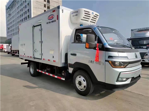 國六豪沃新款智相跨界冷藏車，3.8米藍(lán)牌國六冷藏車