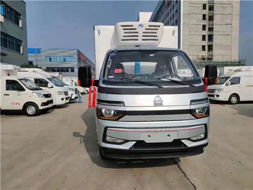 國六豪沃新款智相跨界冷藏車，3.8米藍(lán)牌國六冷藏車